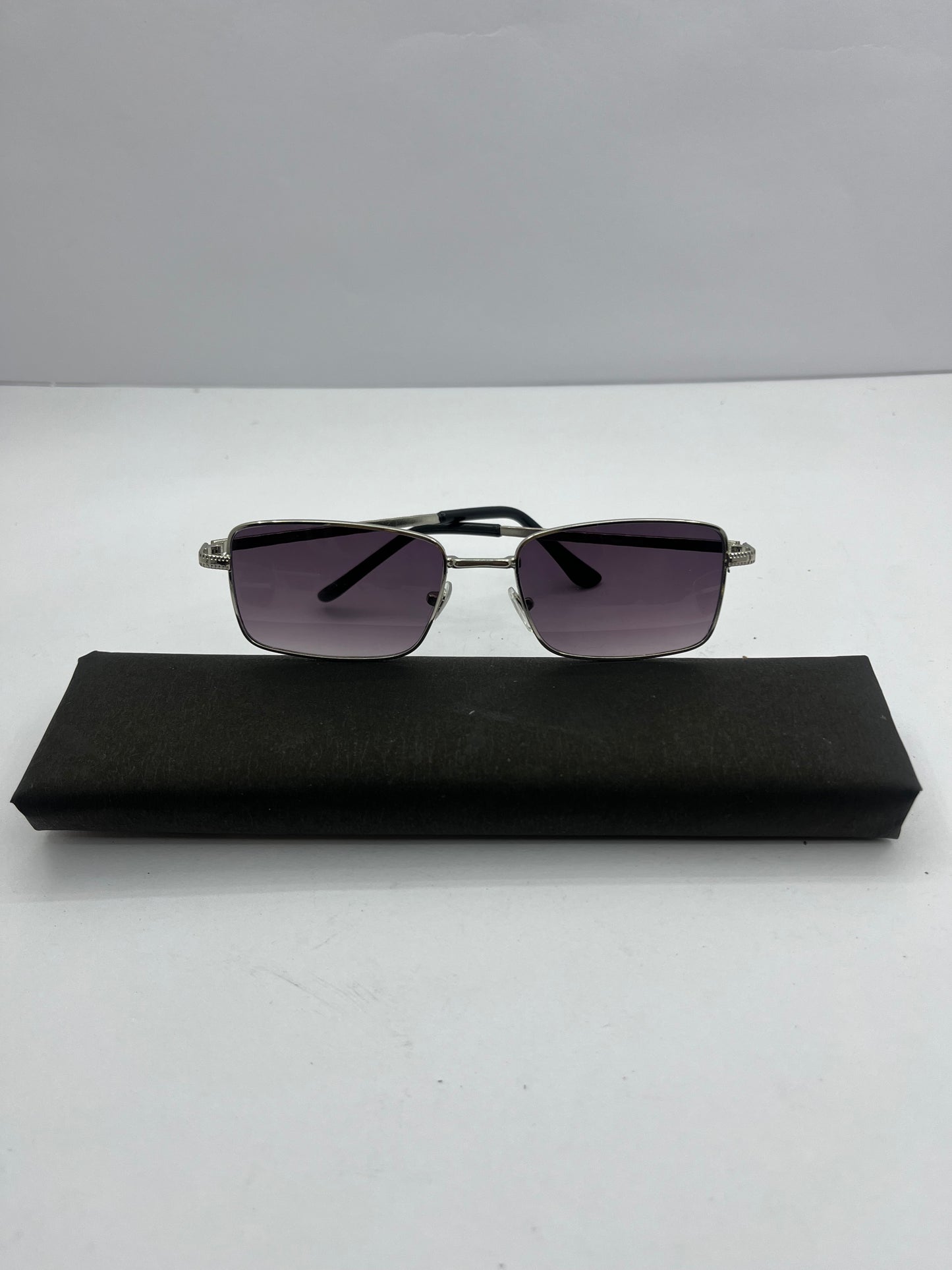 Trendy Sunglasses – Stylish & UV-Protected Shades | Cosmic Aura Decor