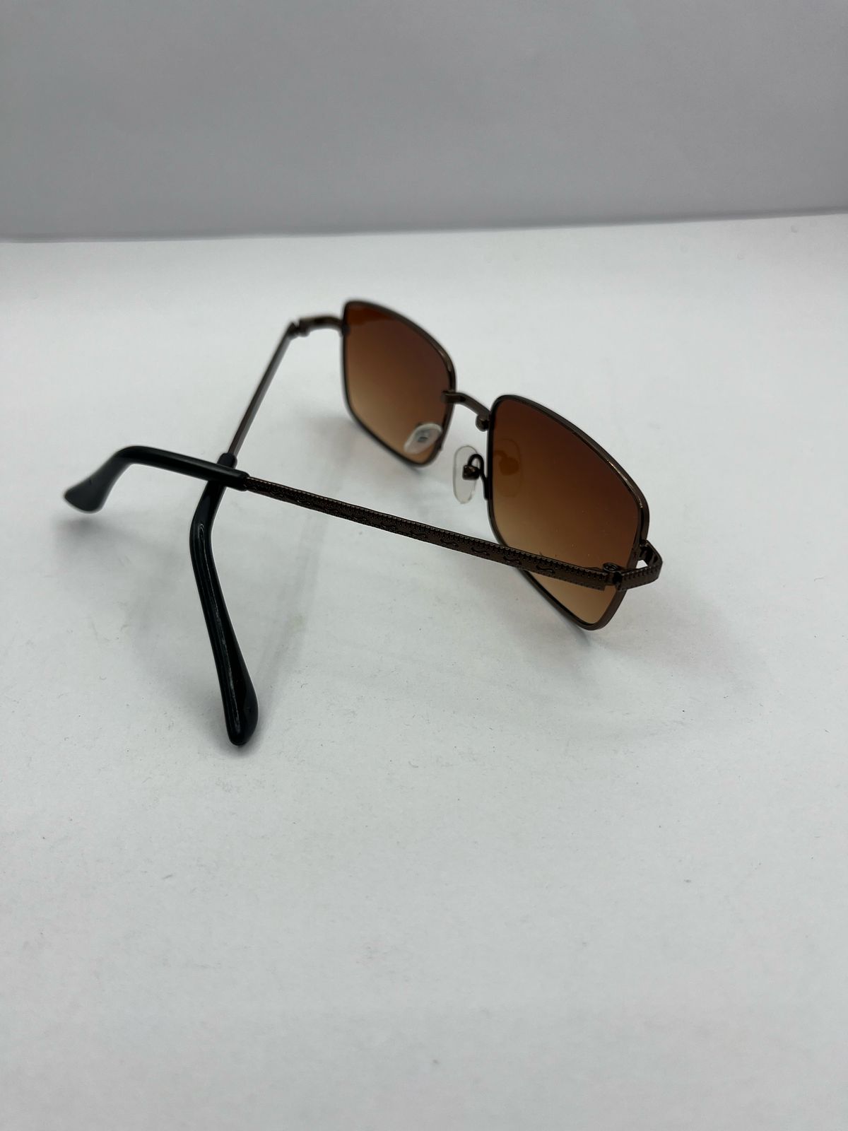 Trendy Polarized Sunglasses – UV Protection & Stylish Look